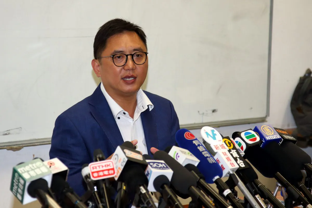 Ken Chow Wing-kan from Hong Kong Liberal Party revealed details of the coercion that led him to abandon his election cam[aign to represent the New Territories West constituency in Hong Kong Legislative Council (LegCo) in a press conference on Sept 7, 2016. (Stone Poon/Epoch Times)